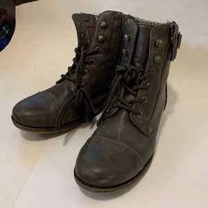 Grey low boot
